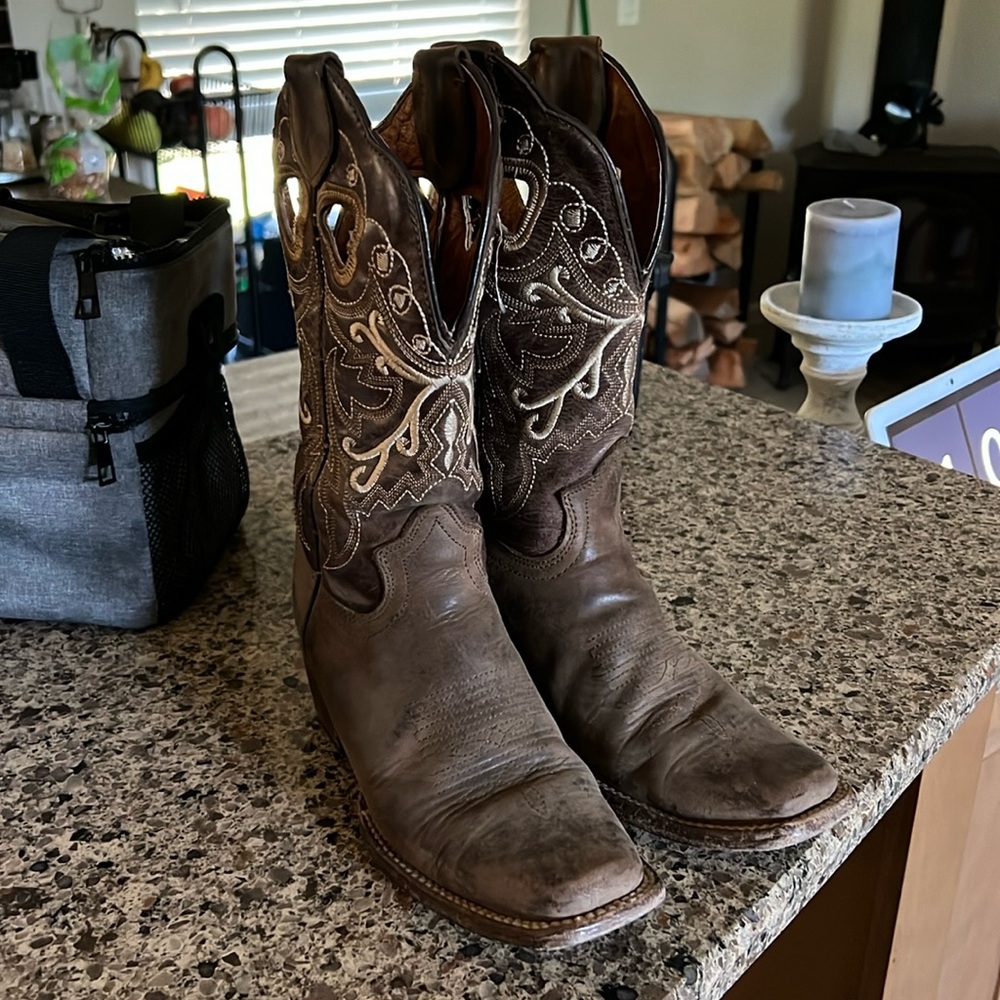 women’s golden guns genuine leather boots, worn but still have so much life left
